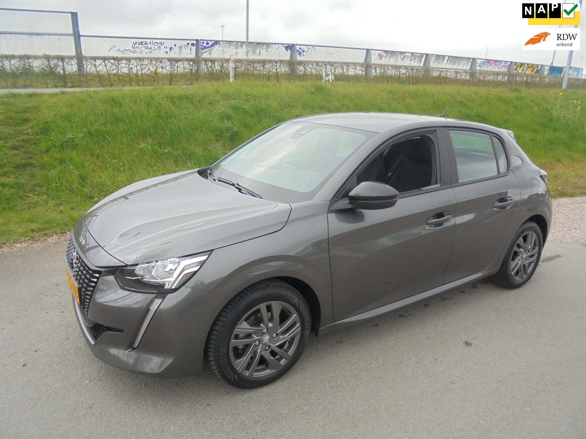 Peugeot 208 peugeot 208 1.2 benzine Pure Tech airco lmv pdc, Auto's, Voorwielaandrijving, Euro 6, 1199 cc, Origineel Nederlands