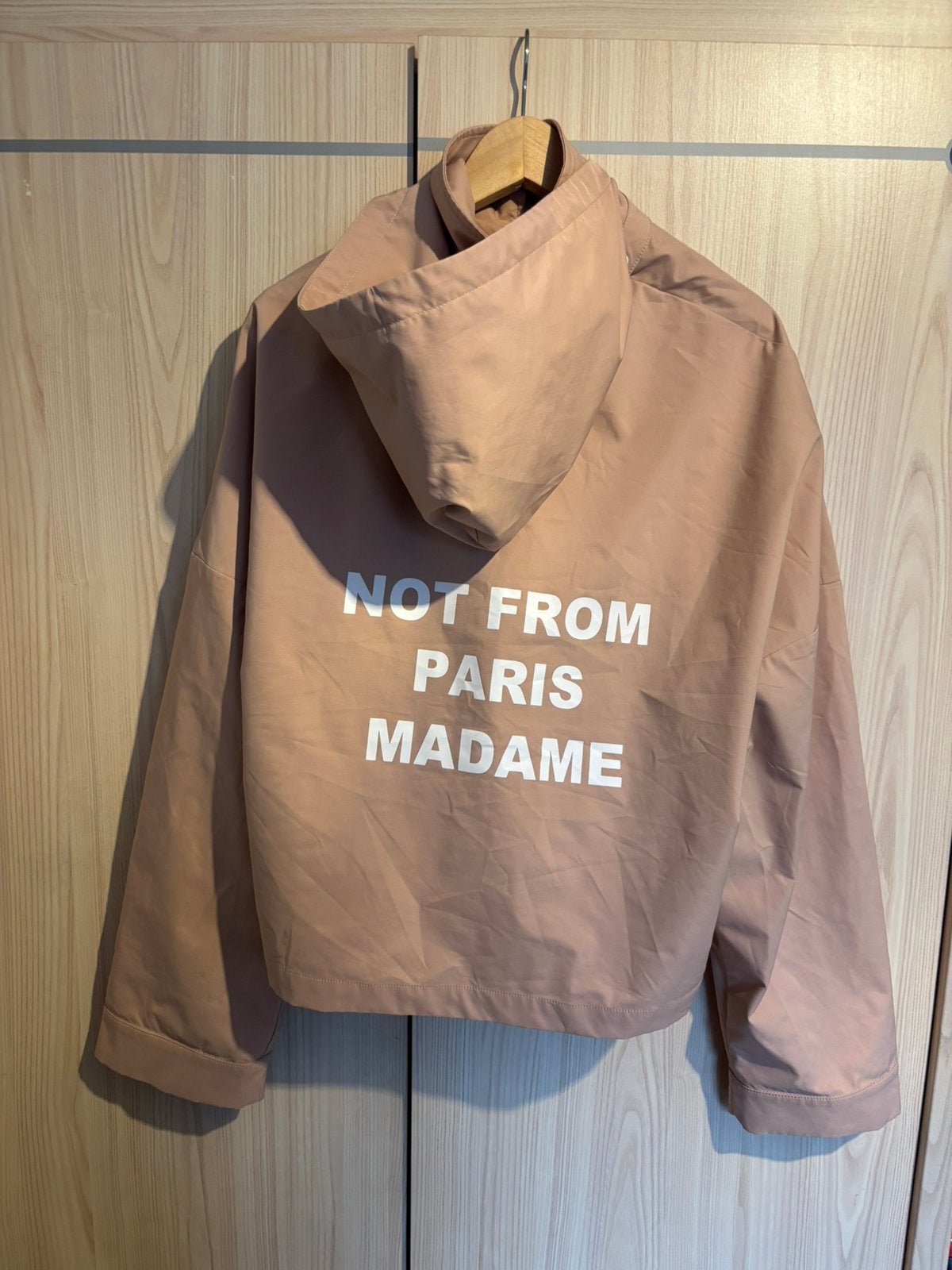Drôle De Monsieur Coach Jacket Lichtroze S/M, Kleding | Dames, Ophalen of Verzenden, Zo goed als nieuw, Roze