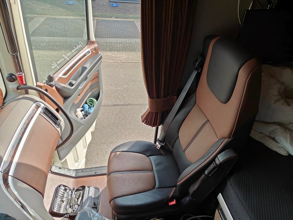Daf 90th jubileum editie vol lederen stoelen, Auto-onderdelen, Vrachtwagen-onderdelen, Ophalen, Gebruikt, DAF, Interieur en Bekleding