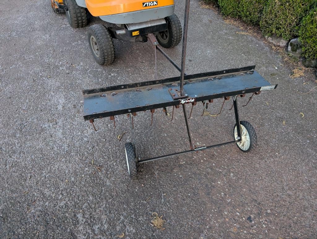 getrokken verticuteer/ontmosser + gazonbeluchter zitmaaier, Ophalen of Verzenden, Gebruikt, Benzine, Husqvarna