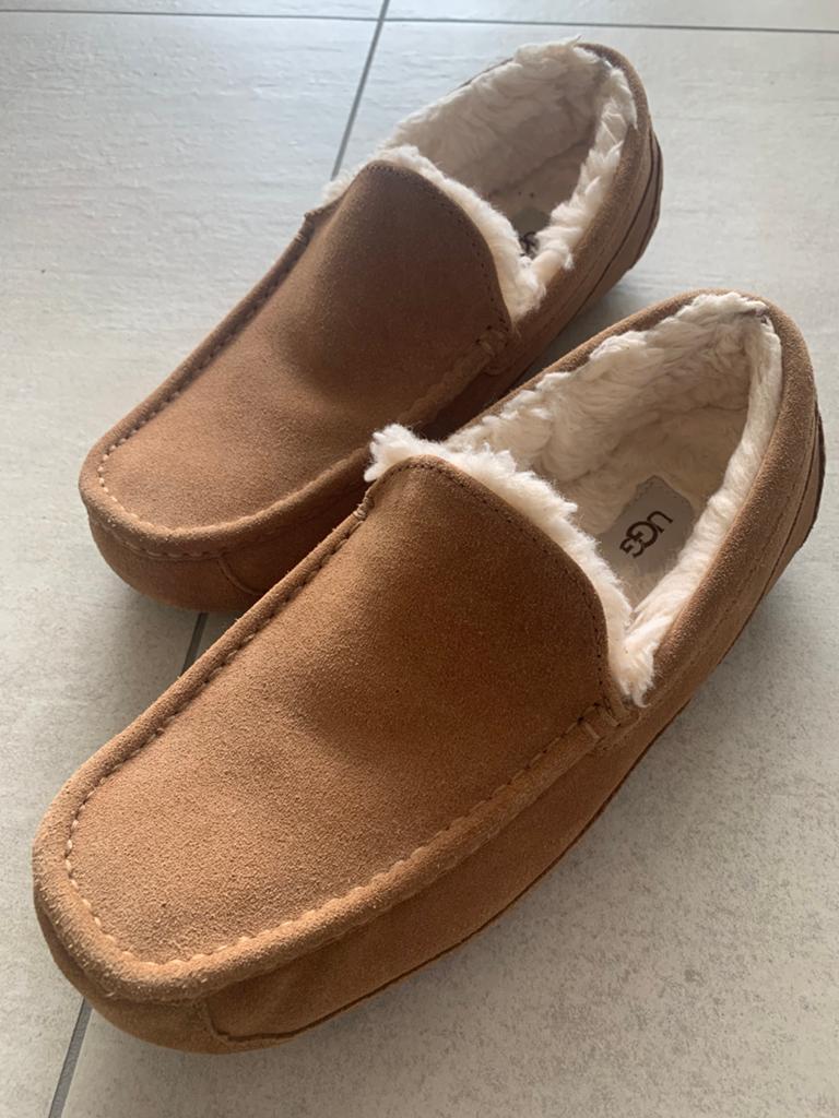 UGG sloffen maar 43, Ophalen of Verzenden, Zo goed als nieuw, Pantoffels of Sloffen