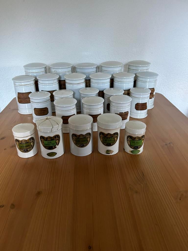Antieke porseleinen apothekers (zalf) potten, 24 stuks, Antiek en Kunst, Antiek | Keramiek en Aardewerk, Ophalen