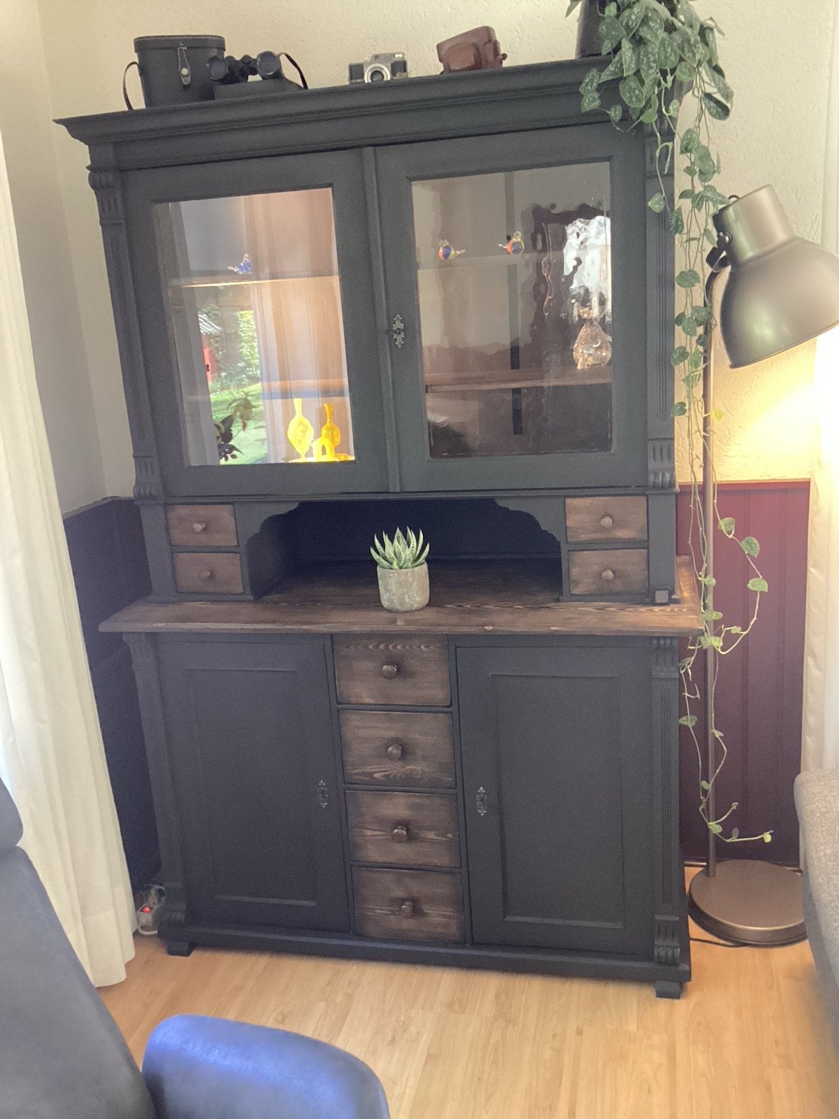 Buffet kast met vitrine en lades - Zwart/Hout, Huis en Inrichting, Kasten | Buffetkasten, Ophalen, Gebruikt, 100 tot 150 cm, Met lade(s)