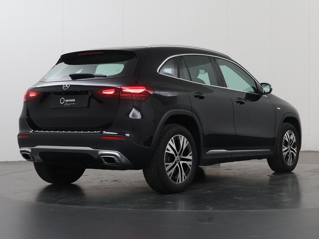 Mercedes-Benz GLA-klasse 250 e Luxury Line | Elektrische ach, Auto's, Mercedes-Benz, 4 cilinders, 16 kWh, Leder en Stof, Zwart