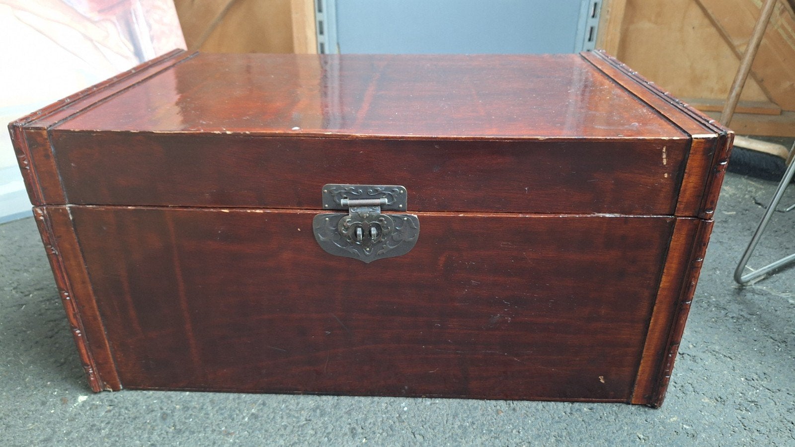Antieke houten kist met metalen beslag, Ophalen, Gebruikt, Onbekend, Onbekend