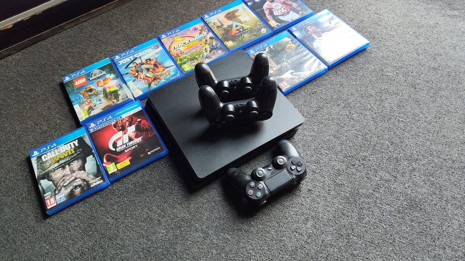 Playstation 4 incl. 3 controllers en diverse spellen, Spelcomputers en Games, Ophalen of Verzenden, Zo goed als nieuw, Met 2 controllers