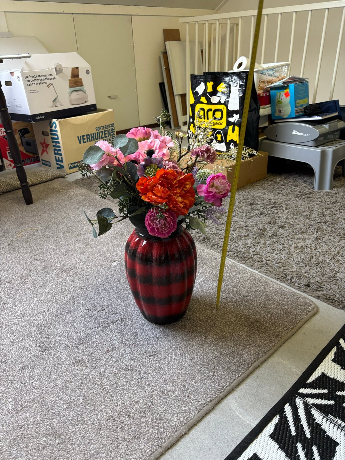 Antieke vaas met kunstbloemen - 70cm hoog, Ophalen