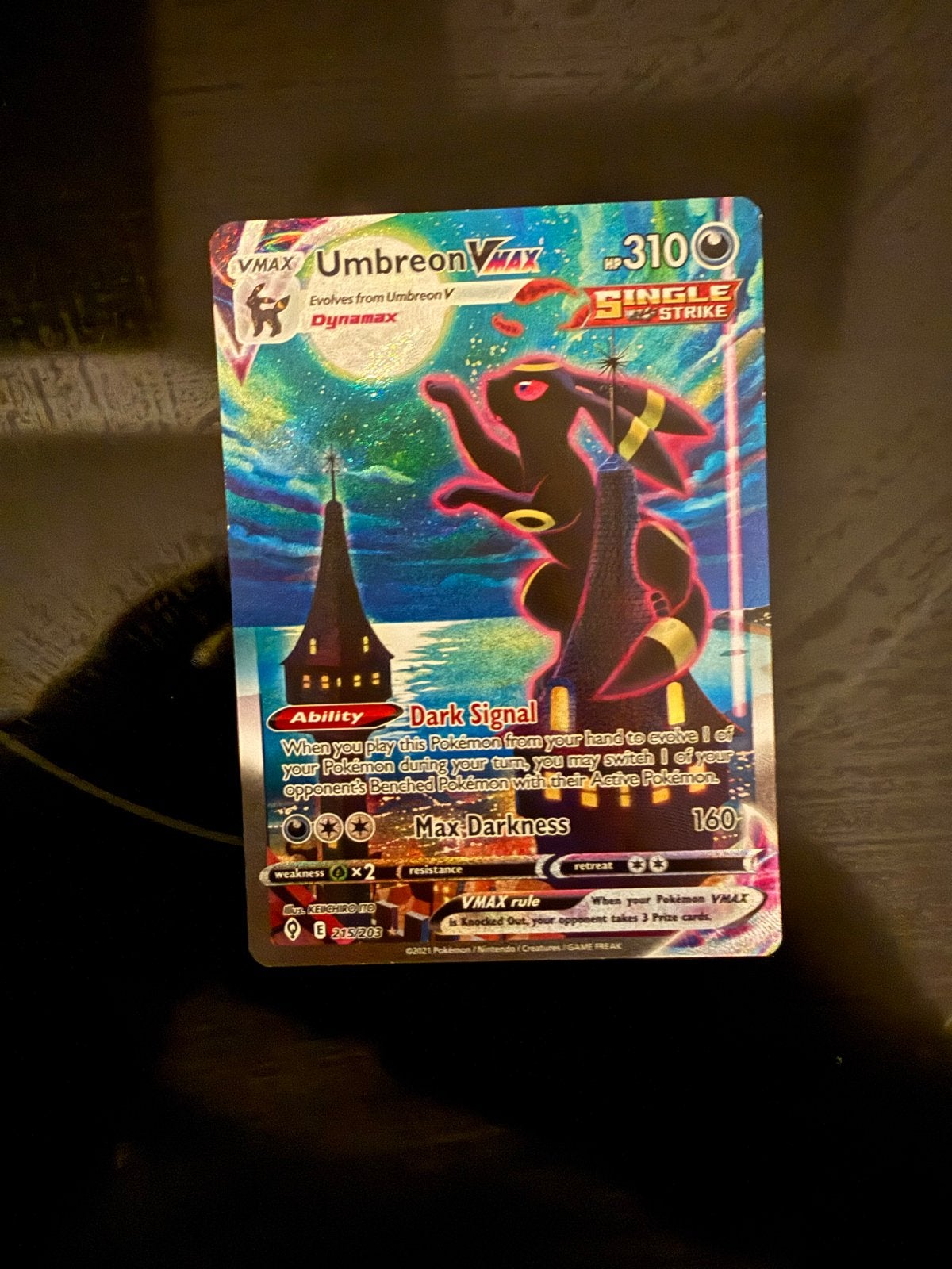 Umbreon VMAX Alt Art (215/203) Pokémon kaart, Ophalen of Verzenden, Zo goed als nieuw, Losse kaart, Foil