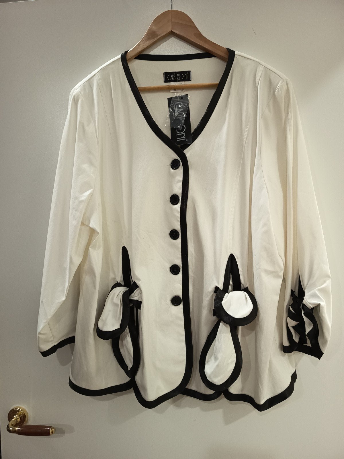 Carleoni Jasje Wit met Zwarte Details - Maat 52, Kleding | Dames, Ophalen of Verzenden
