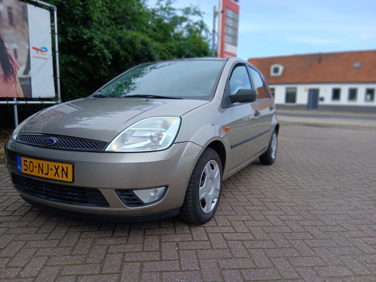 Ford Fiësta 1.4 16V 5DR 2003 Grijs, Auto's, Ford, Voorwielaandrijving, 4 cilinders, 49 €/maand, Origineel Nederlands