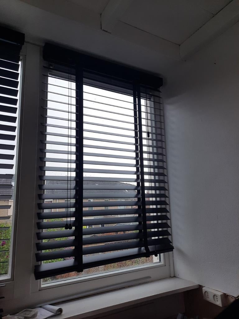 Zwarte houten jaloezie 80x130 cm, Huis en Inrichting, Stoffering | Gordijnen en Lamellen, Nieuw, 100 tot 150 cm, Zwart, 50 tot 100 cm
