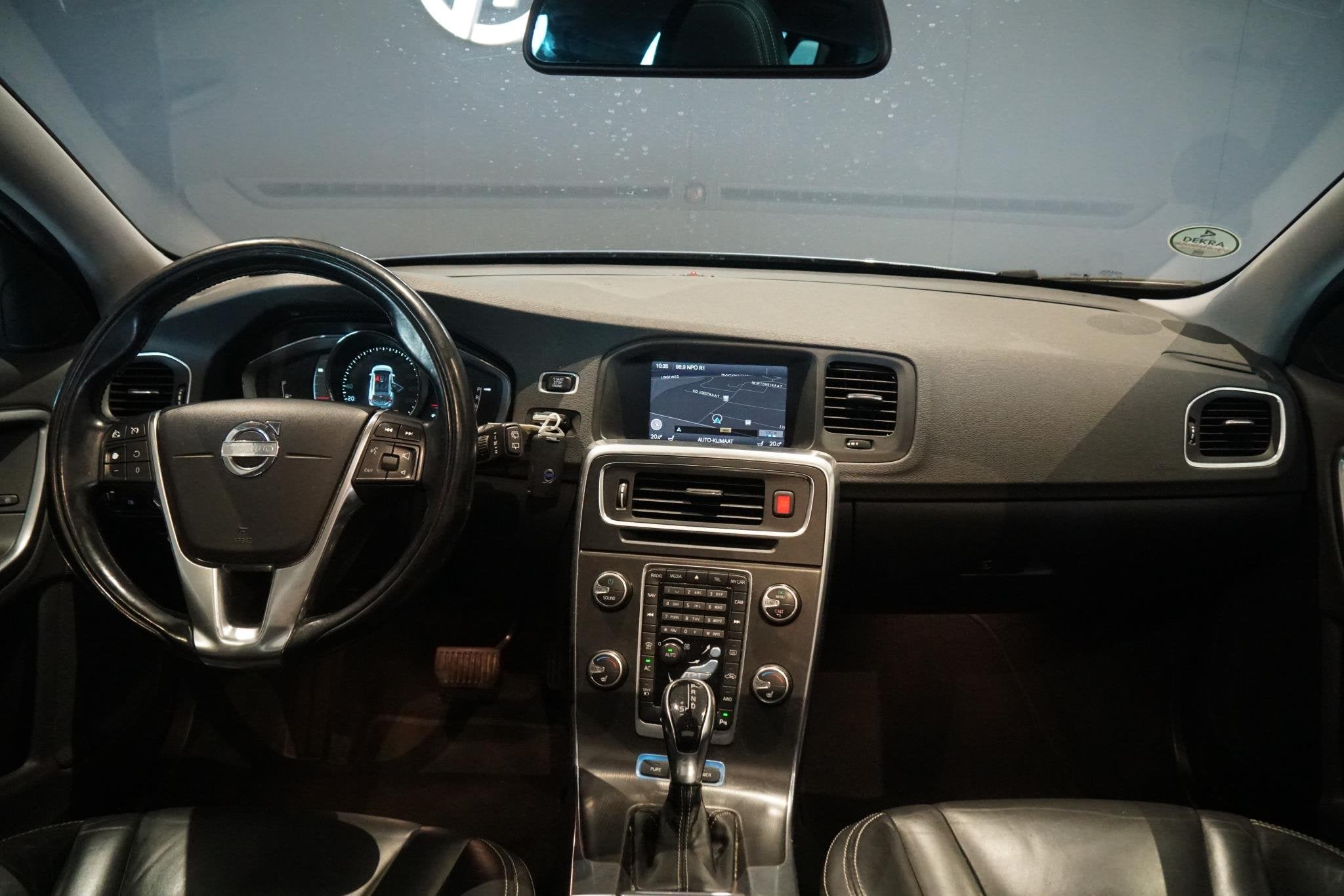 Volvo V60 2.4 D6 AWD Plug-In Hybrid Summum *EERSTE EIGENAAR*, Automaat, Blauw, Vierwielaandrijving, Automatische klimaatregeling