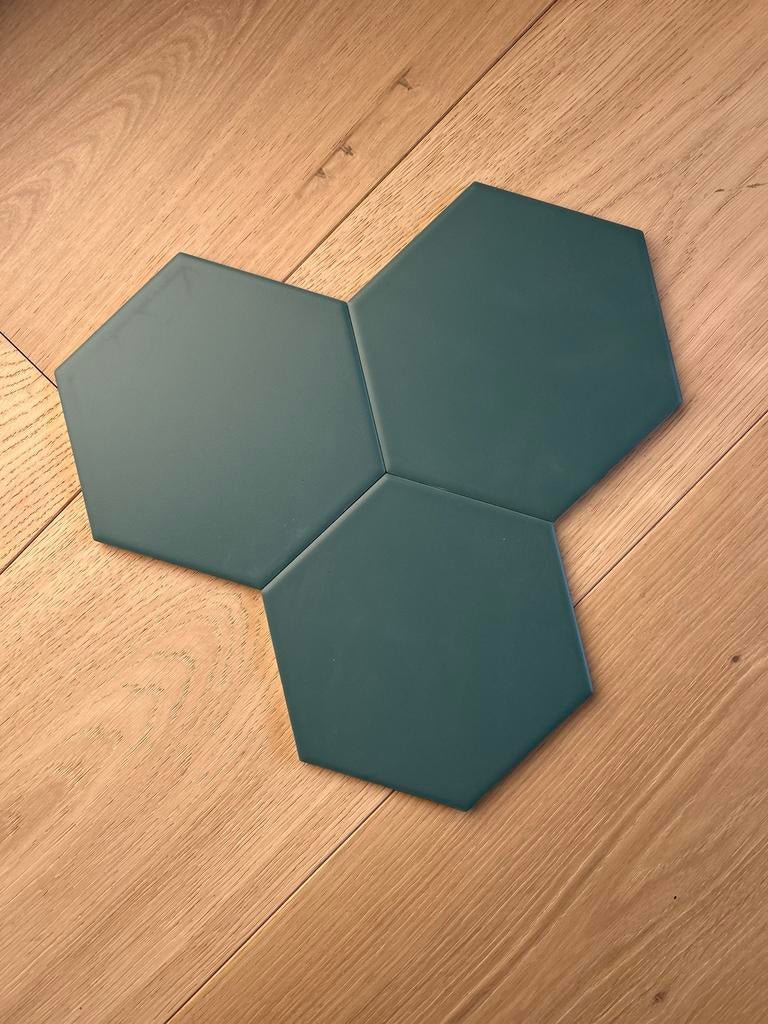 Hexagon donkergroene tegels 15x17cm, Ophalen, Keramiek, Nieuw, Minder dan 20 cm