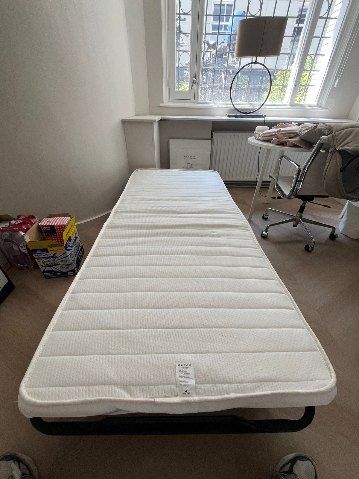 Opklapbed met matras, 90 cm, Eenpersoons, Zo goed als nieuw, Bedbodem