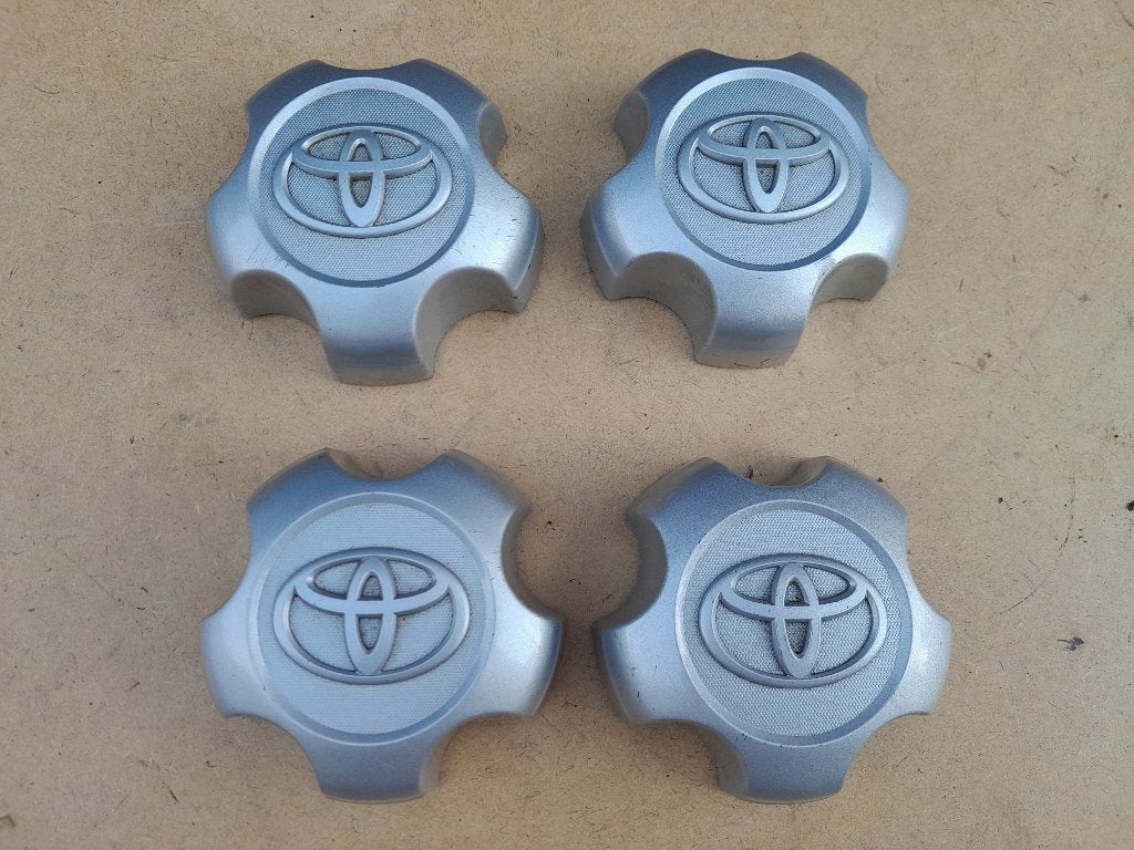 Foto 2 van NAAFDOPPEN - Origineel - TOYOTA RAV4 / FUNCRUISER - 4 Stuks