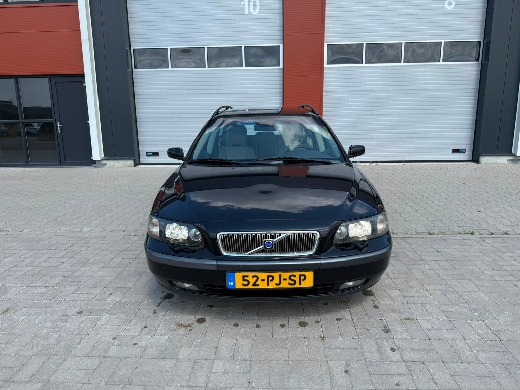 Volvo V70 2.4 170PK AUT 2004 Zwart, 1556 kg, 1800 kg, Zwart, 2435 cc
