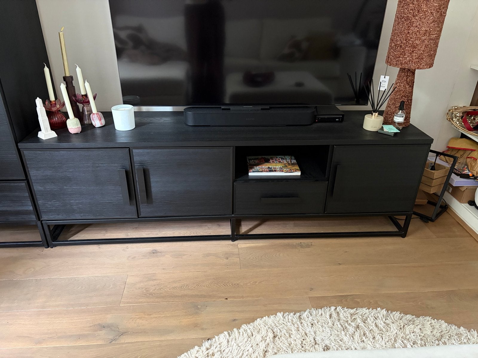 Zwart TV-meubel met opbergruimte en metalen onderstel Haco, Ophalen, 150 tot 200 cm, Zo goed als nieuw, Minder dan 100 cm
