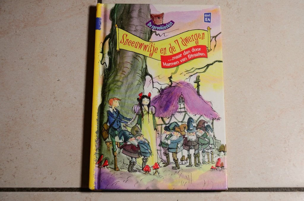 Sneeuwwitje en de 7 dwergen / Harmen van Straaten AVI E4, Boeken, Ophalen of Verzenden, Zo goed als nieuw, Fictie algemeen