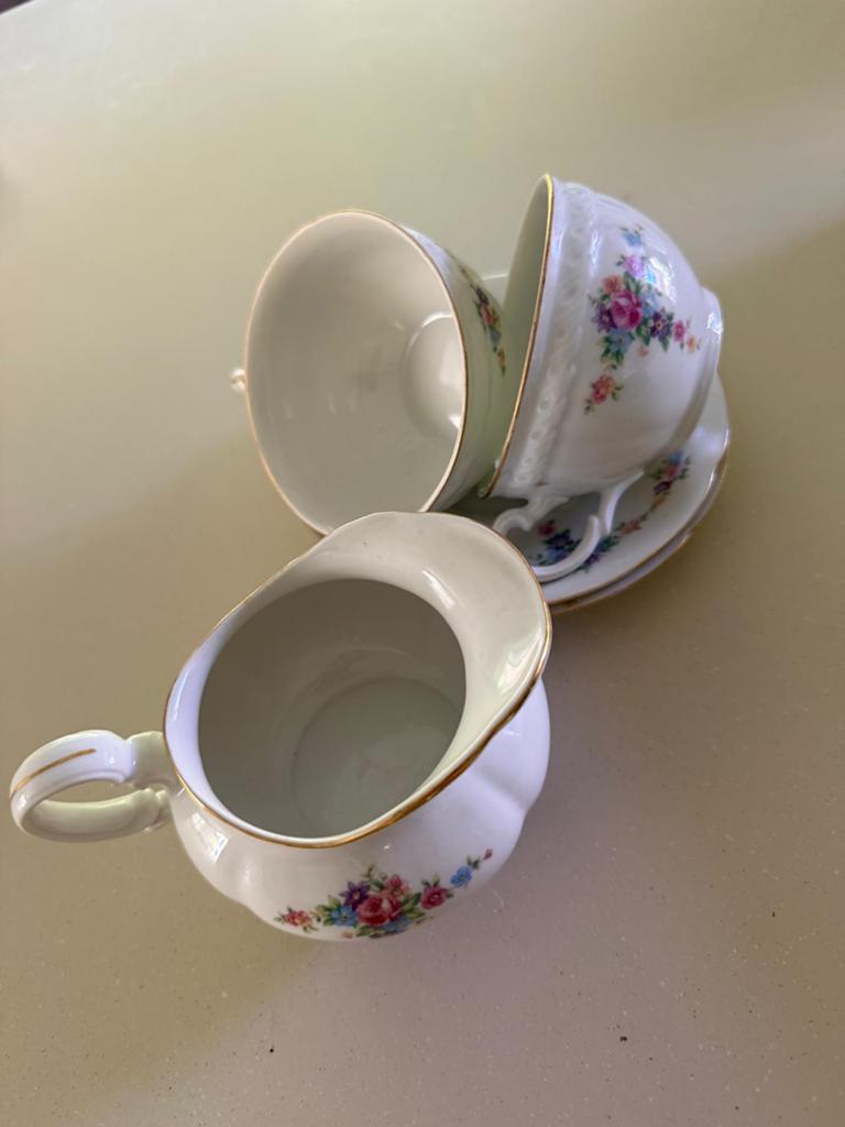Brocante kopjes en melkkannetje van het merk Moritz Zdekauer, Ophalen, Zo goed als nieuw, Porselein, Kop en/of schotel