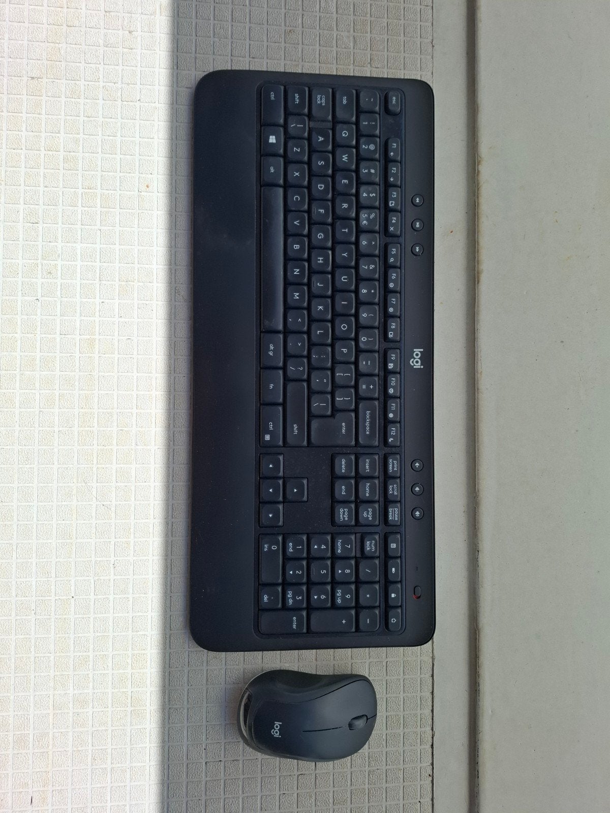 Logitech Toetsenbord, Muis & Webcam (USB-C), Computers en Software, Webcams, Gebruikt, Draadloos, MacOS, Windows, Monitorclip