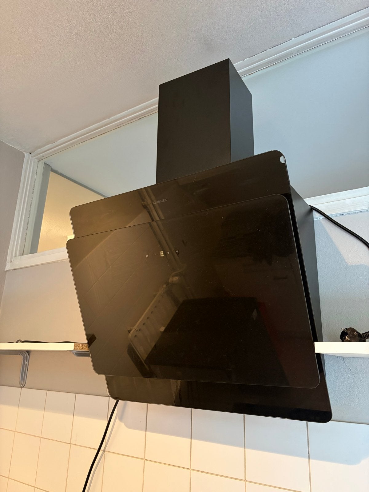 Moderne zwarte afzuigkap met verlichting, Ophalen, Gebruikt, Wandschouwkap, 400 tot 600 m³ per uur