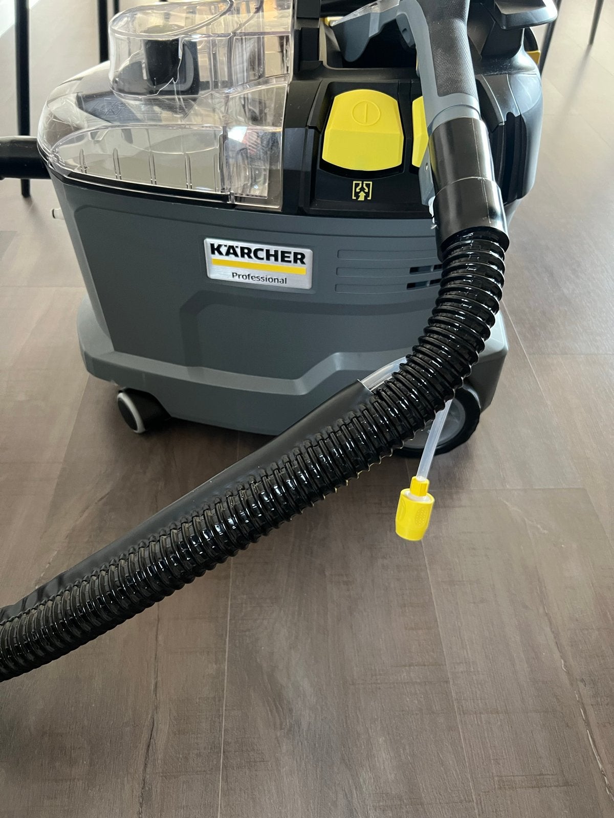 Kärcher Professional Puzzi 8/1 Tapijtreiniger, Inclusief accessoires, Kärcher, Verzenden, Zo goed als nieuw