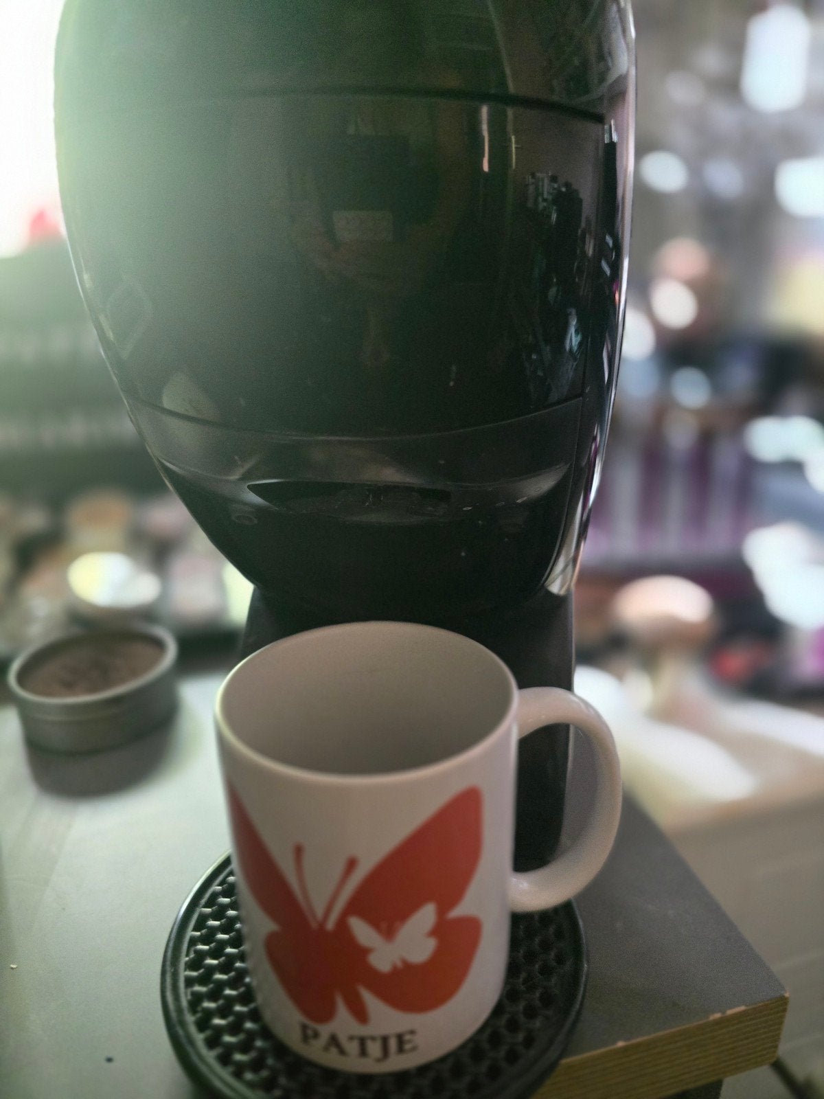 Nescafé Dolce Gusto Neo Koffiemachine met chocolade, Afneembaar waterreservoir, Koffiemachine, Ophalen of Verzenden, Zo goed als nieuw