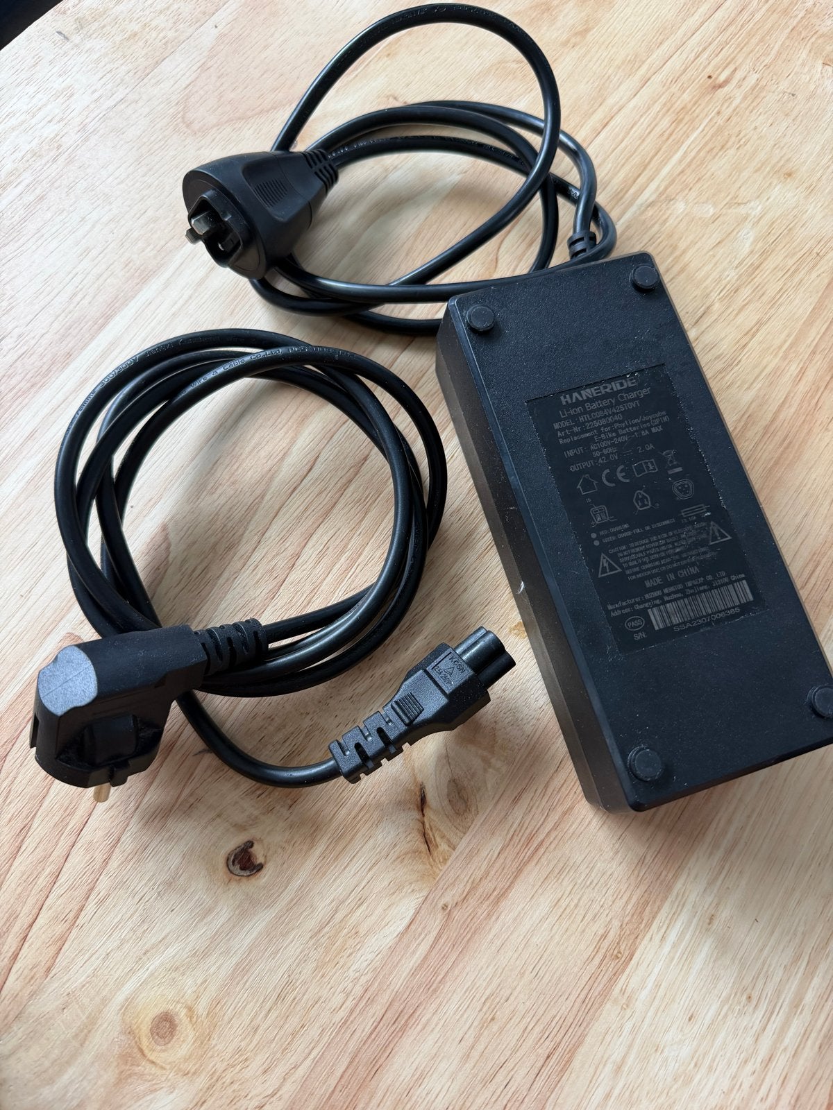 Stella Livorno Type 3 Oplader Ovaal 3-pins, Gebruikt