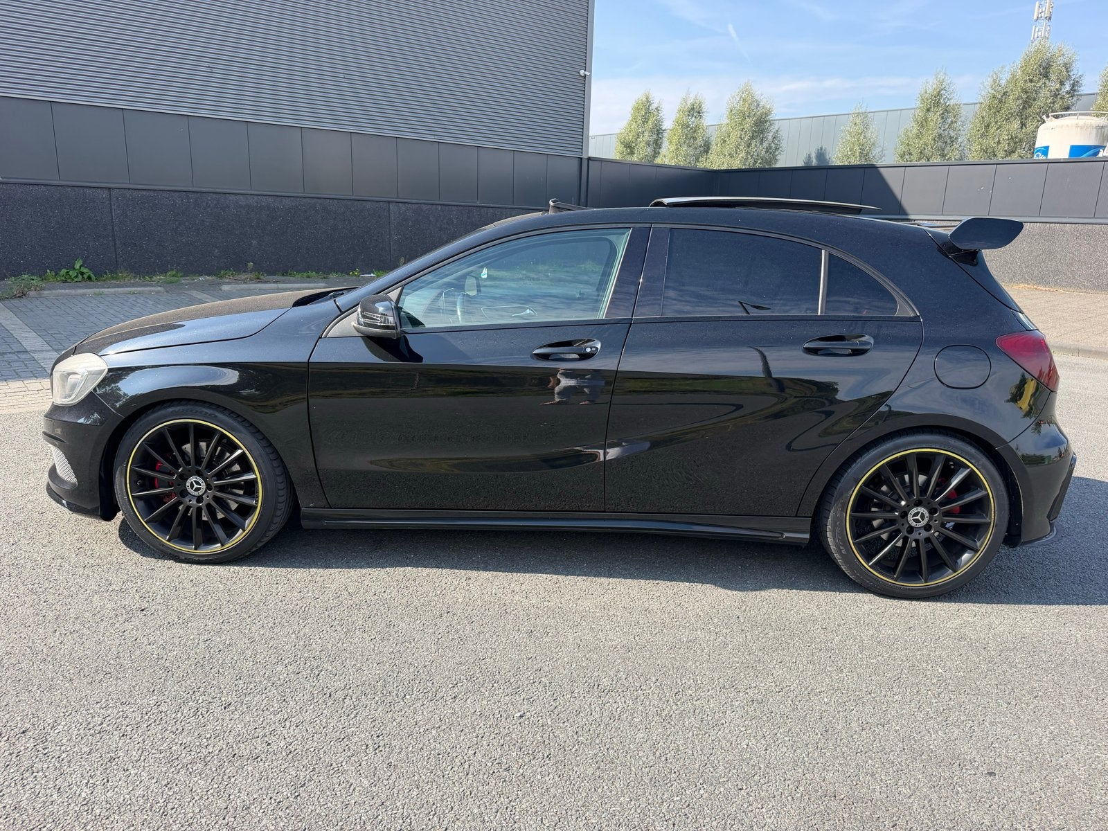 Mercedes A-Klasse A250 2.0 Sport Aut7 A45 look AMG, 730 kg, Zwart, 4 cilinders, Zwart