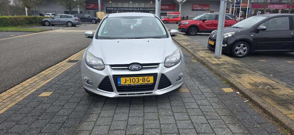 Ford Focus 1.0 Ecoboost 92KW 5D 2012 Grijs, Auto's, 125 pk, 635 kg, 1200 kg, Handgeschakeld
