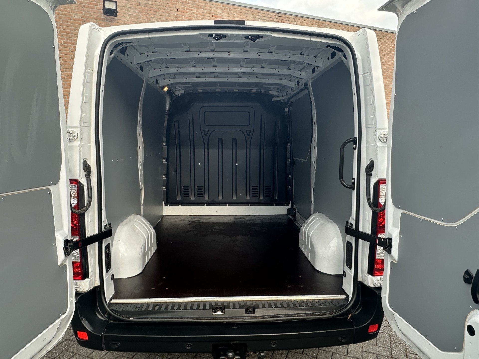 Renault Master 2.3dCi 135pk L1H1 / Cruisecontrol / Camera /, Voorwielaandrijving, Gebruikt, Met garantie (alle), Renault