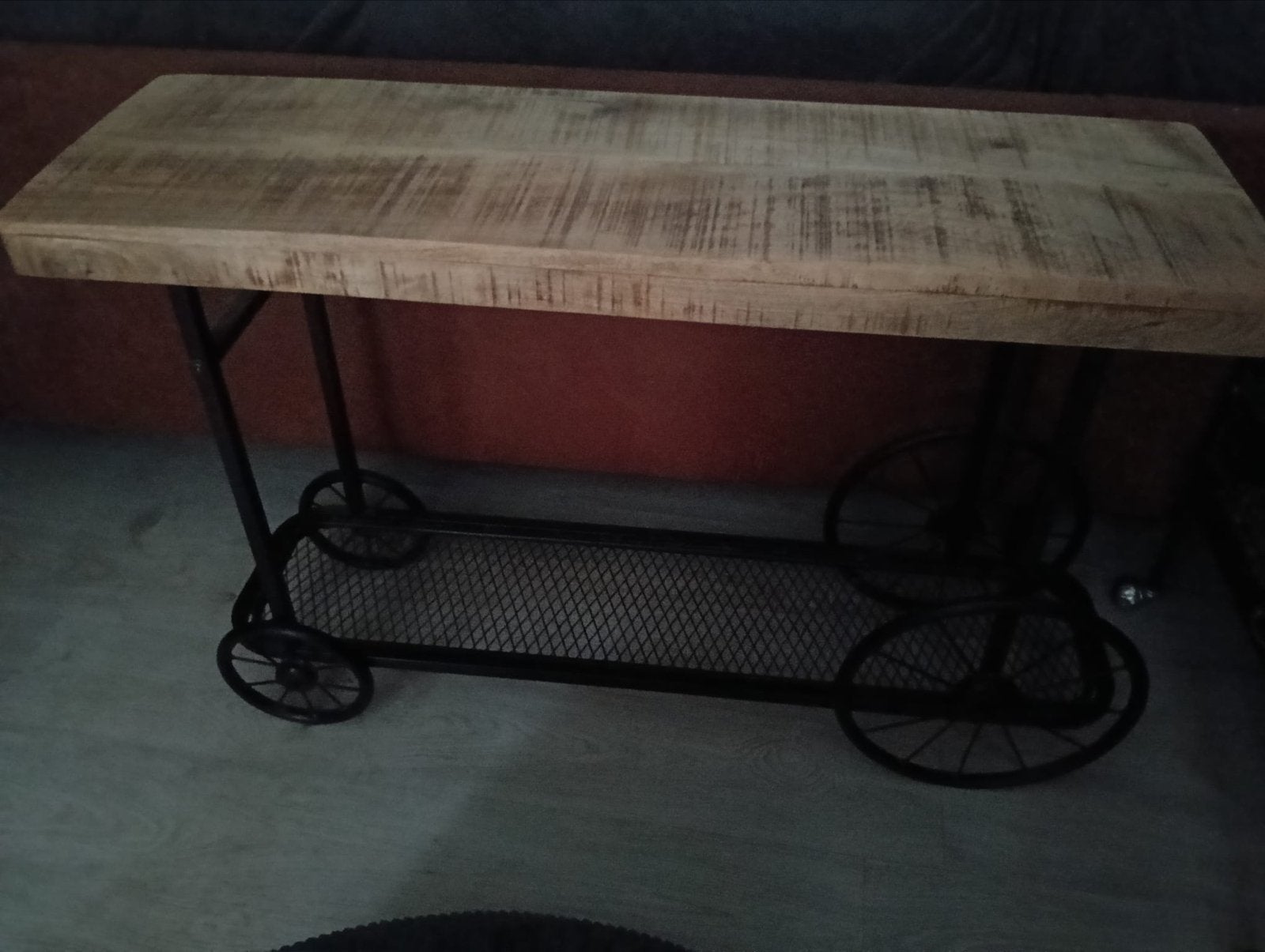 Industriële bijzettafel  mango houten blad en wielen, Ophalen, 100 tot 150 cm, Tot twee personen, 50 tot 100 cm