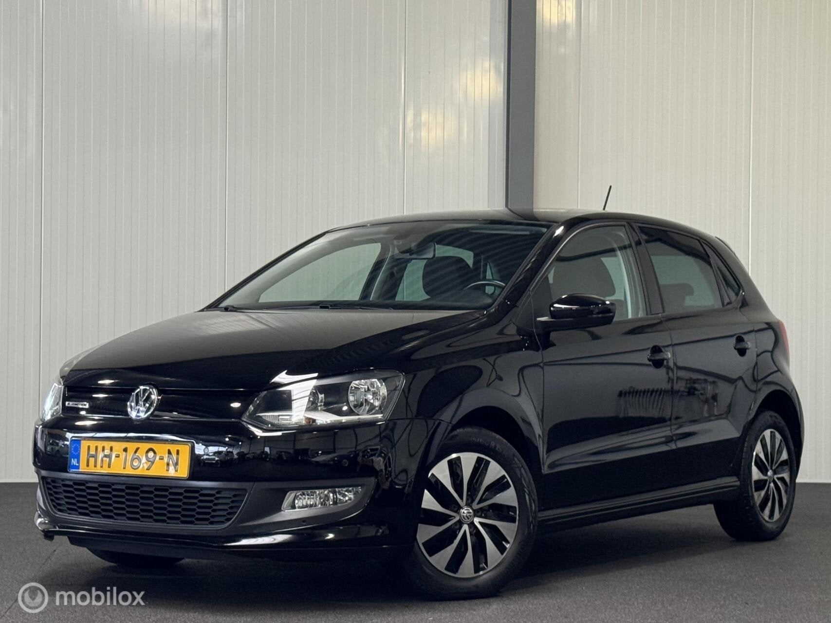 Volkswagen Polo 1.0 BlueMotion 5-drs [ NAP clima navigatie c, Auto's, Voorwielaandrijving, 95 pk, Zwart, Origineel Nederlands