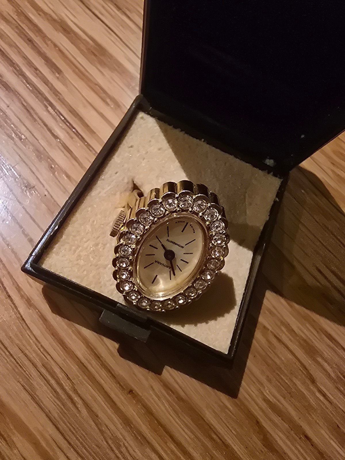 Vintage ringhorloge met strass steentjes, Overige materialen, Gebruikt, Ophalen of Verzenden, 17 tot 18