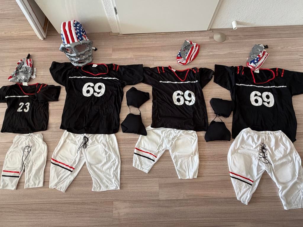 Amerikaans voetbal kostuum diverse maten, Kinderen en Baby's, Carnavalskleding en Verkleedspullen, Zo goed als nieuw, Ophalen of Verzenden