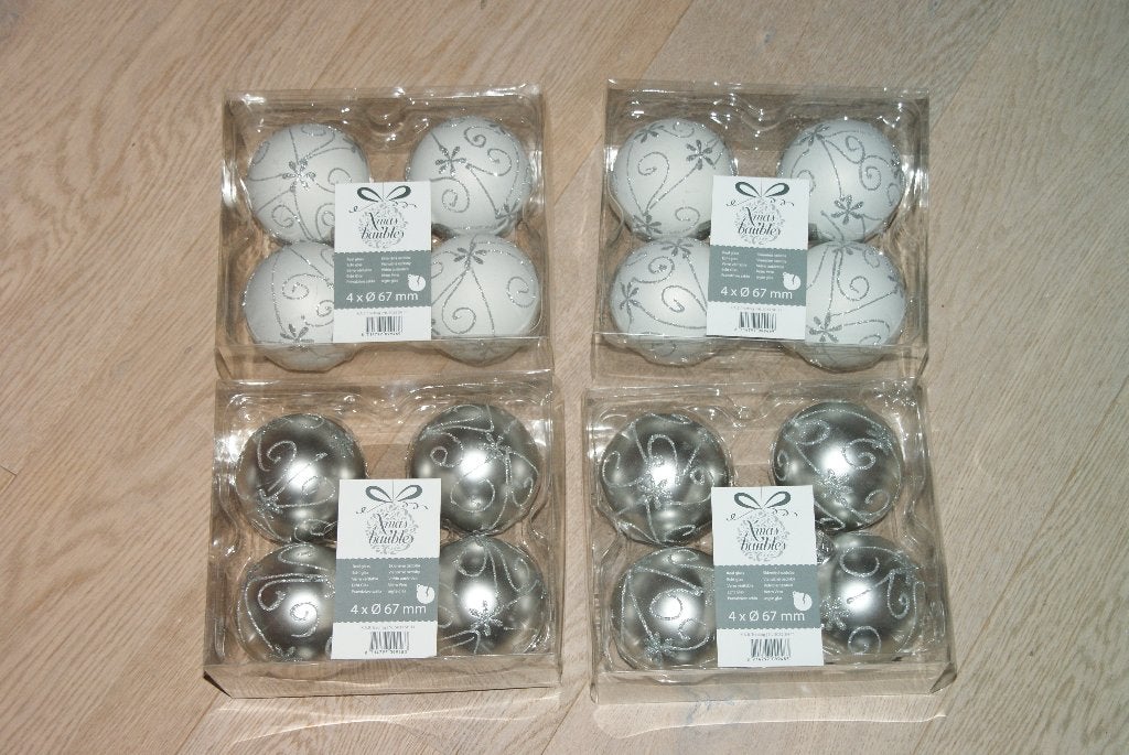 Te koop: 16x Kerstballen, zilver en wit met glitter, glas, Ophalen of Verzenden, Nieuw