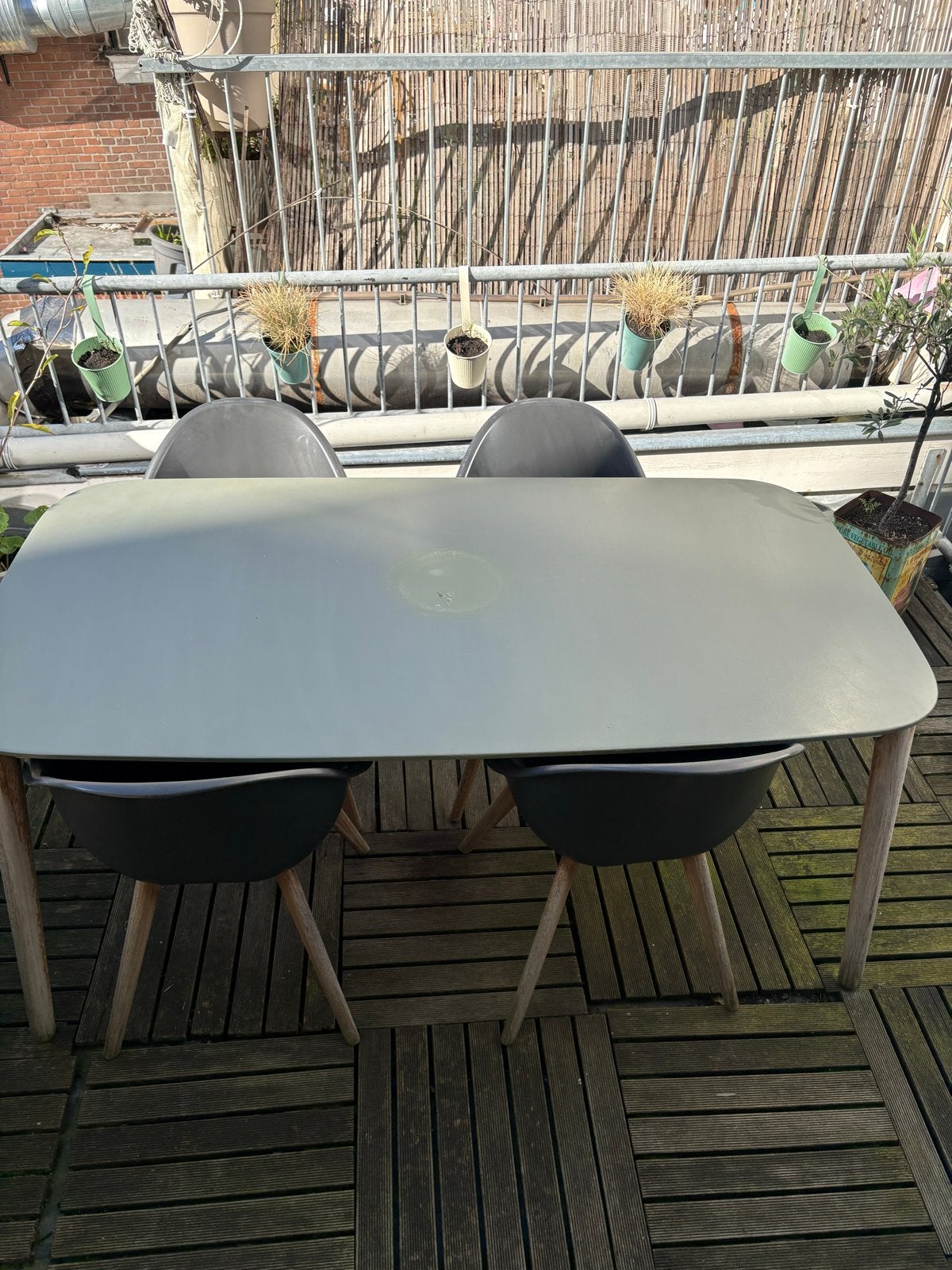 Le Sud tuintafel (salie groen) met 4 antraciete kuipstoelen, Ophalen of Verzenden, Gebruikt, Rechthoekig, Hout