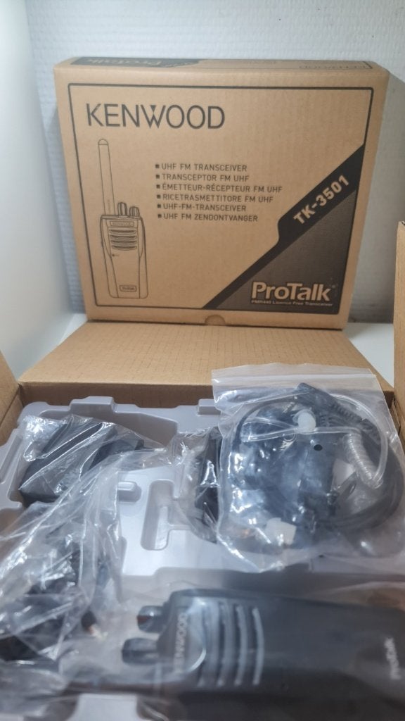 2x Kenwood TK 3501 vergunningsvrije portofoons Nieuw in Doos, Ophalen, Nieuw, Portofoon of Walkie-talkie, Met broekklem