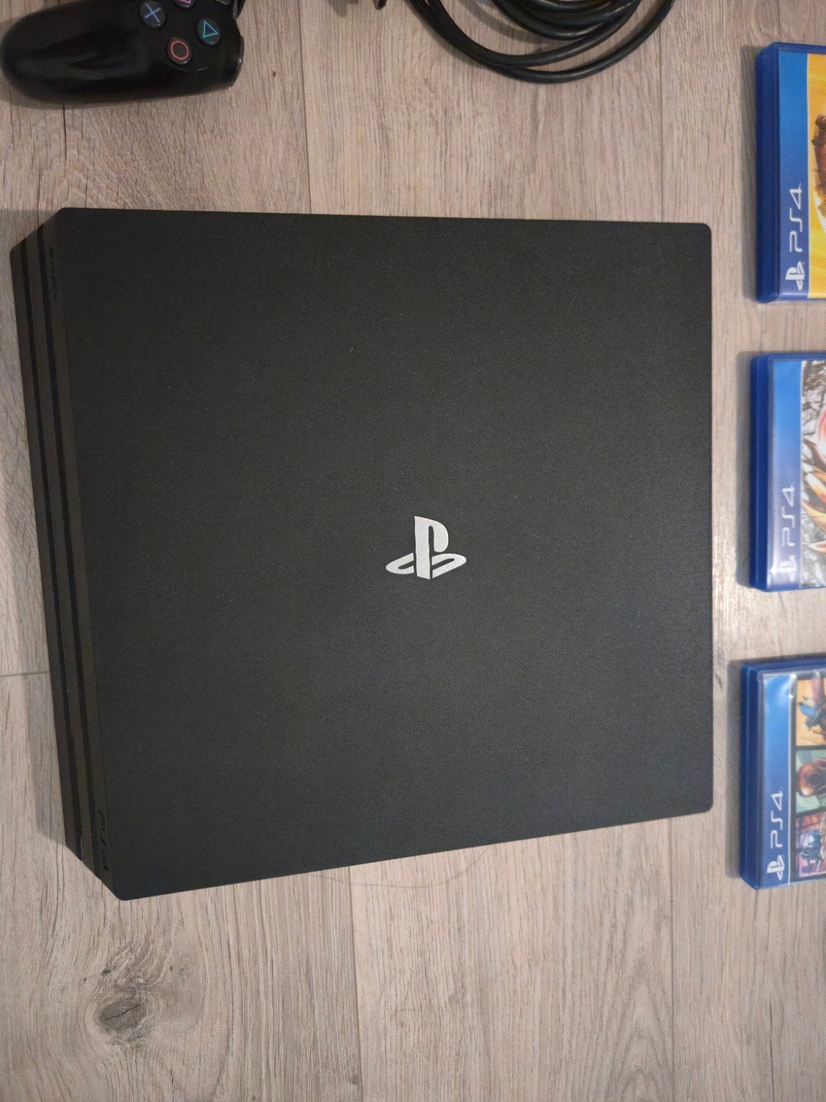 PS4 Pro - Professioneel onderhouden en schoongemaakt
