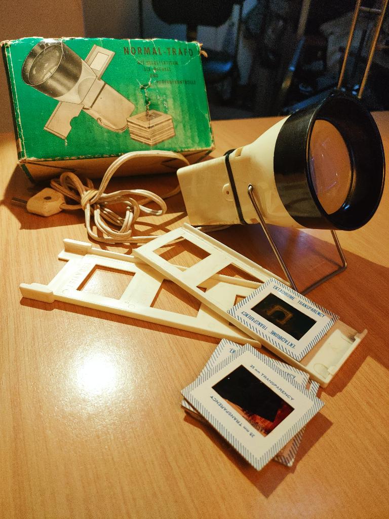 2 Vintage Dia Viewers | Logavist Normal-Trafo + Slede & Doos, Verzamelen, Fotografica en Filmapparatuur, Verzenden, 1960 tot 1980