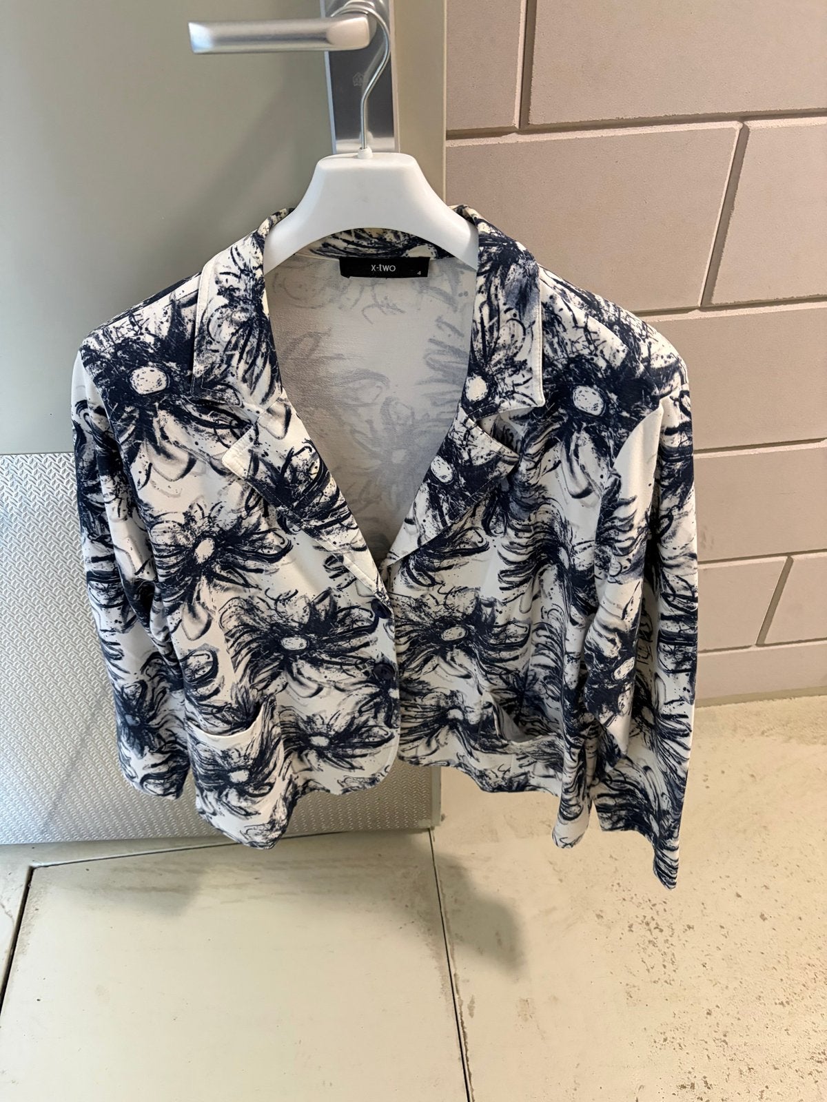 X-two Jasje met bloemenprint, maat 4, Blauw, Maat 46/48 (XL) of groter, Ophalen of Verzenden, Zo goed als nieuw
