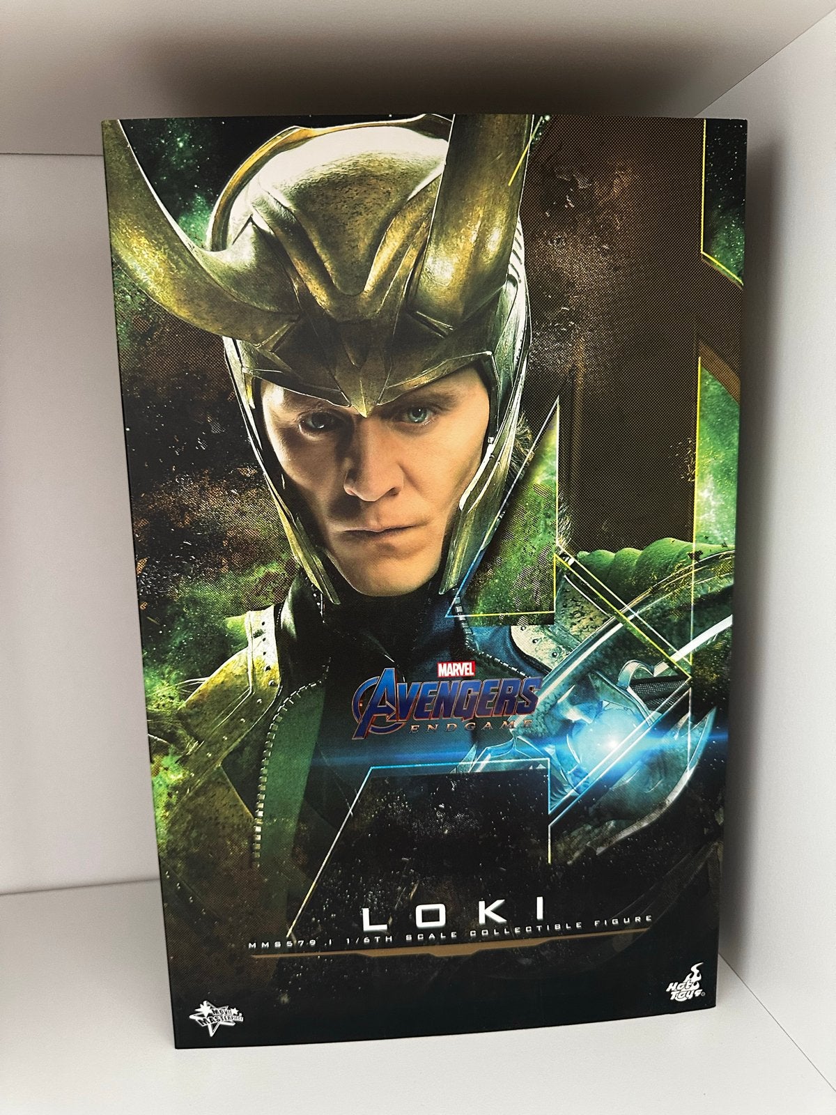 Hot Toys Loki Avengers Endgame - Tesseract ontbreekt, Ophalen of Verzenden, Gebruikt