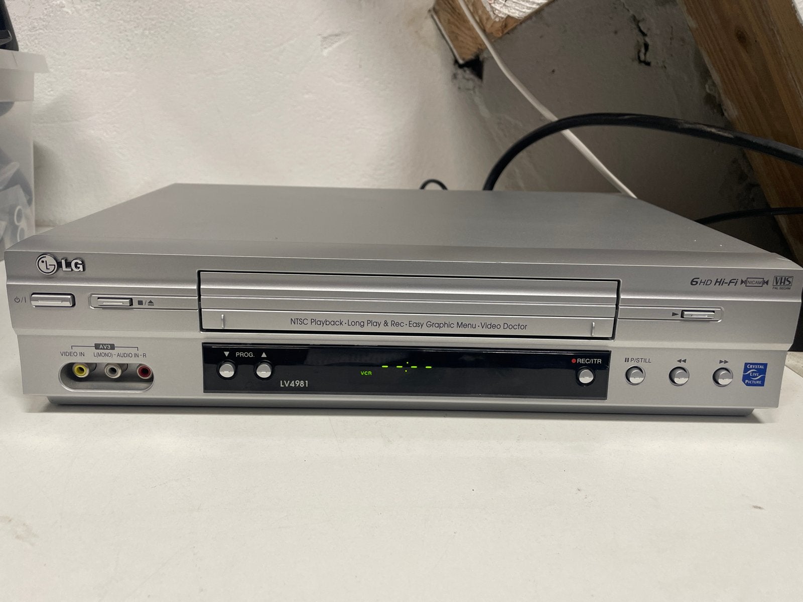 LG LV4981 VHS-speler - Zilverkleurig, Goede Staat, Ophalen of Verzenden, Zo goed als nieuw, VHS-speler of -recorder