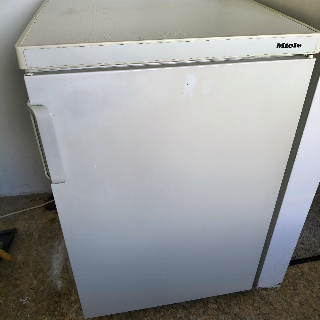 Koelkast tafelmodel Miele, 100 tot 150 liter, 45 tot 60 cm, Ophalen, 85 tot 120 cm