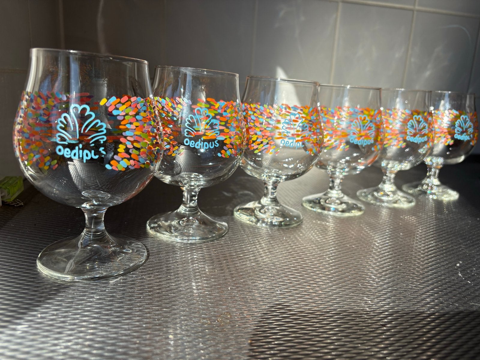 6 nette Oedipus glazen, Ophalen, Zo goed als nieuw, Meerkleurig, Glas