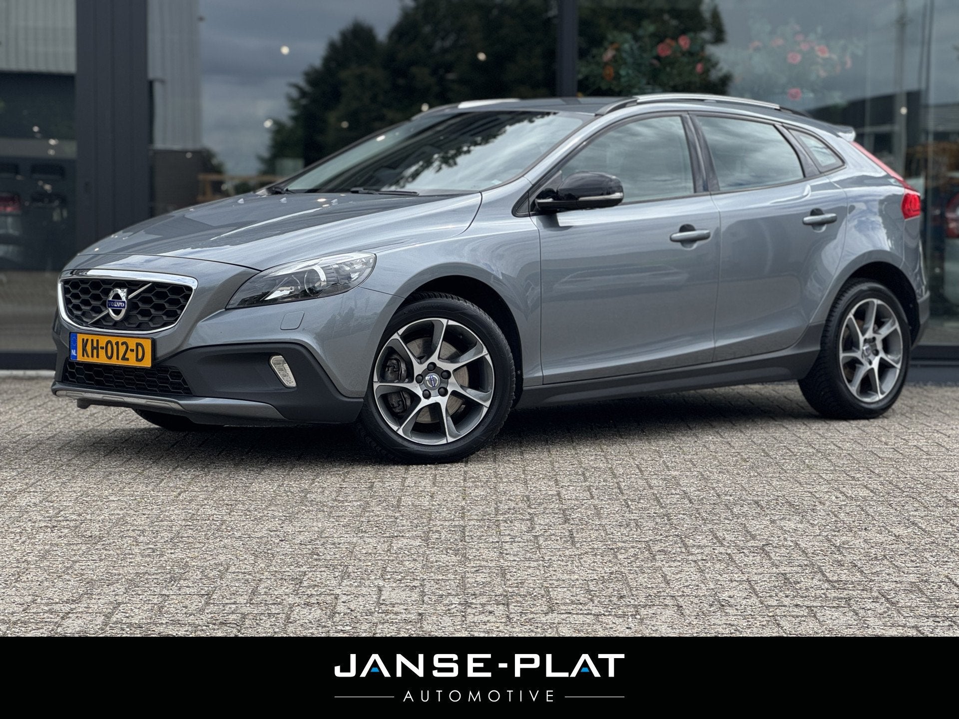 Volvo V40 Cross Country 2.0 T3 Nordic+ Stoelverw. | Standkac, Voorwielaandrijving, Gebruikt, 4 cilinders, Origineel Nederlands