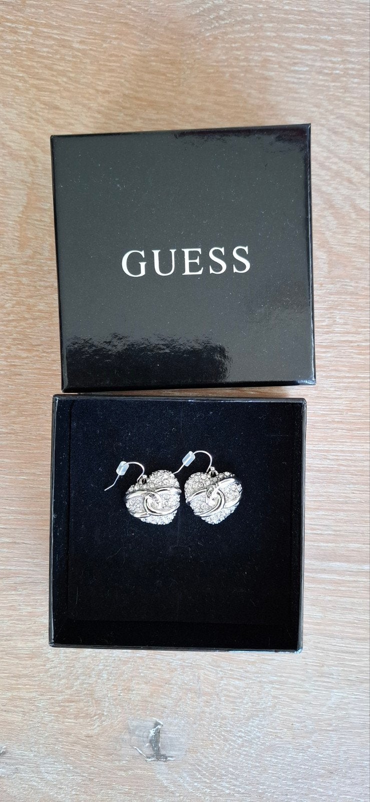 Guess oorbellen met strass-hartjes - incl. originele doos, Overige materialen, Ophalen of Verzenden, Zo goed als nieuw, Zilver