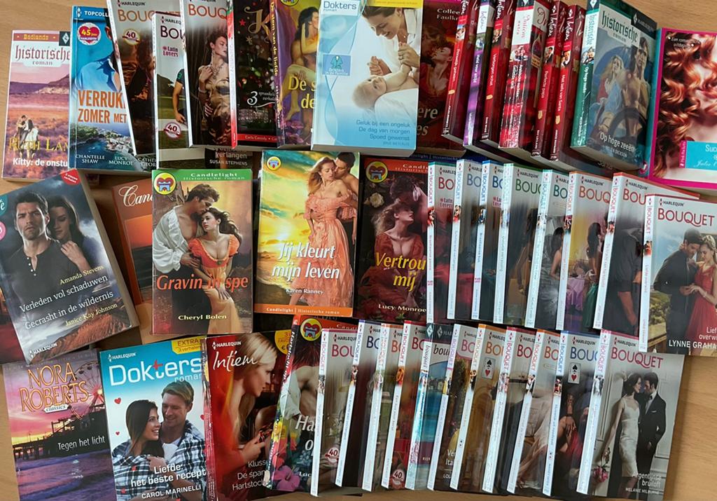 Doos 50 romannetjes bouquet, intiem, HR Candlelight e.a., Boeken, Romans, Ophalen of Verzenden, Gelezen