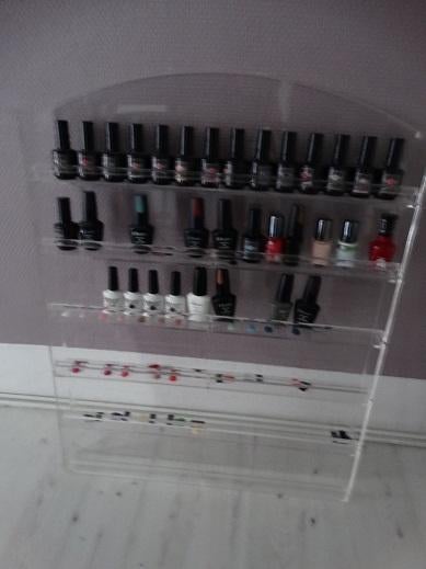 33 x nagellak plus presentatiebord., Overige kleuren, Ophalen of Verzenden, Zo goed als nieuw, Handen en Nagels