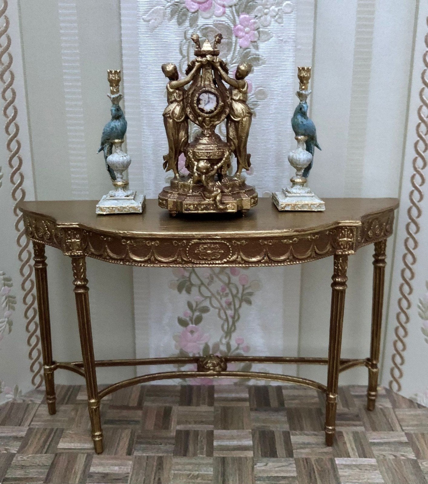 Poppenhuis  miniaturen Schaal 1:12

Sidetable € 40,00

Klok, Poppenhuis, Nieuw, Ophalen of Verzenden
